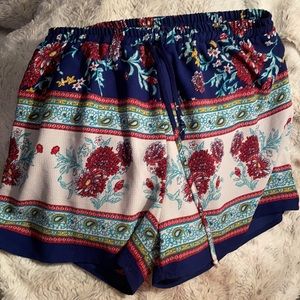 NEVER WORN Francescas Colorful shorts - Large